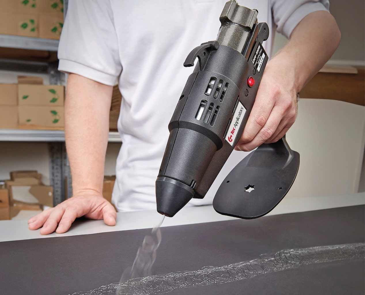 Staple-free solution for packaging wood