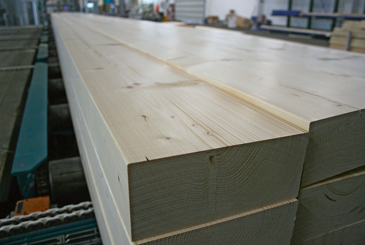 Different signals on the solid structural timber market