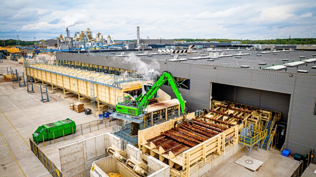 Electric material handler optimizes material flow